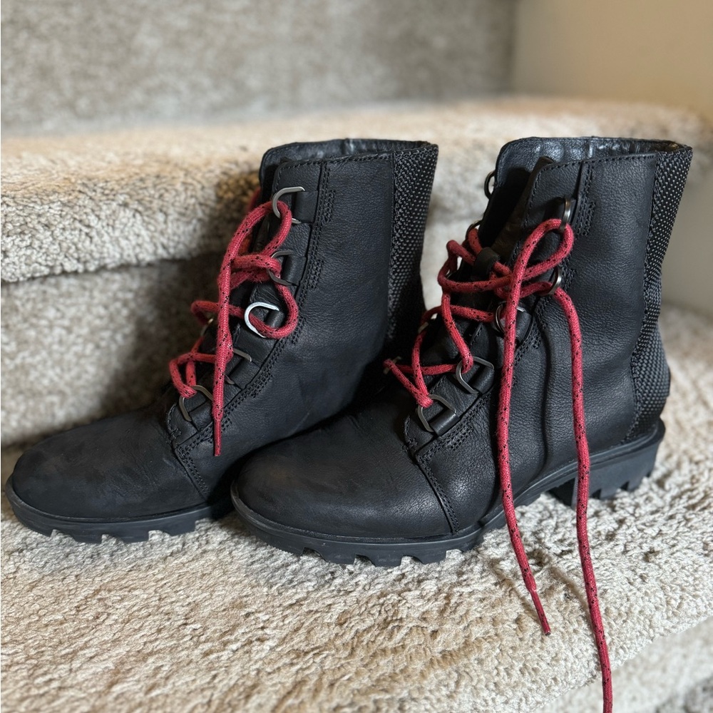 Sorel Phoenix Lace-Up Boots Black Size 8.5 used.